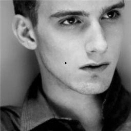 腼腆欧美帅哥图片高清,高清镜头下的纯真魅力